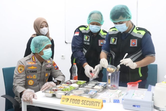 
 Kapolresta Sidoarjo Cek SPPG, Pastikan MBG Sesuai Standar Gizi