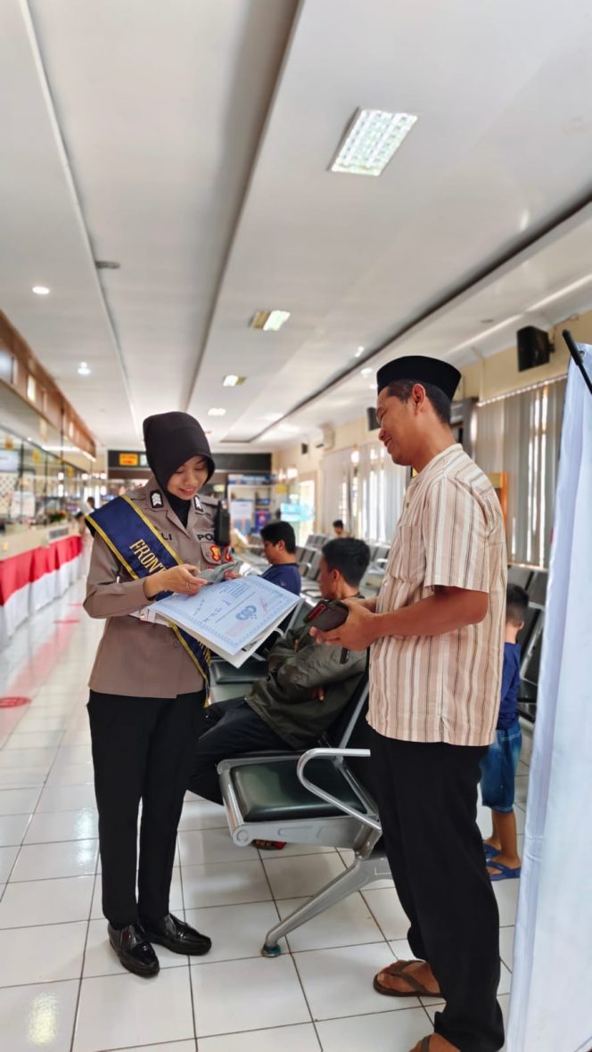 
 Satlantas Polres Jember Wujudkan Pelayanan Humanis Lewat Program “Polantas Menyapa” dan Duta Samsat