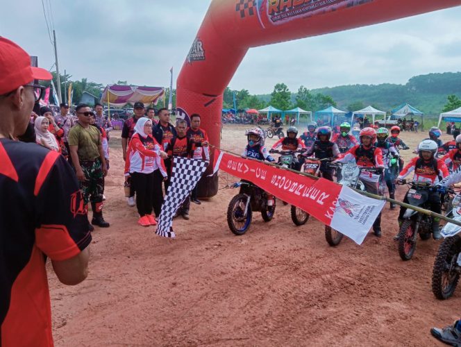 
 Bupati Ayu Asasiyah Buka Event Trail Adventure RADJA -5 di Tebing Slumbu Way Kanan