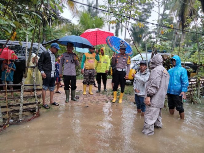 
 Polres Aceh Timur Memantau Wilayah Banjir di Madat