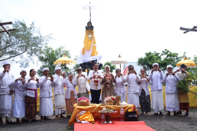 
 Jember Sebagai Rumah Besar Keberagaman, Gus Bupati Kunjungi Umat Hindu di Paseban