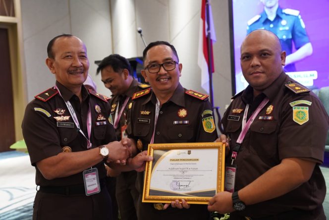 
 Kejari Way Kanan Raih Penghargaan Capaian Kinerja 2025, PNBP Lampaui Target 523 Persen