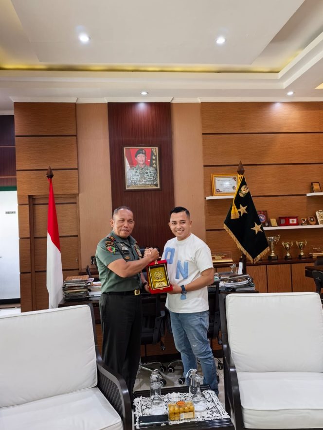 
 Fendi, Pemilik Sate Umar Jember, Hadiri Ulang Tahun ke 56 Pangdiv Kostrad Mayjen TNI Susilo, SIP di Kabupaten Malang