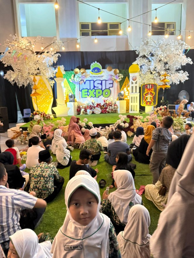 
 Gali Potensi dan Kreativitas Siswa, MI Progresif Bumi Shalawat Sukses Gelar MISIF EXPO di Kenongo