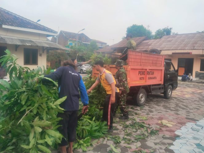 
 Peduli Kebersihan Lingkungan, Babinsa & Saberling Kerja Bakti Bersih Lingkungan