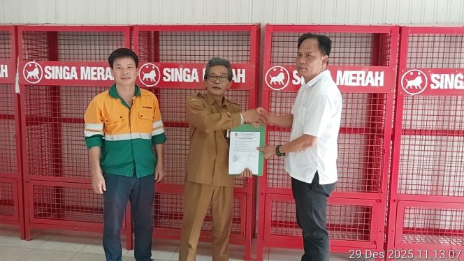 
 Wujud Peduli Sampah, Kepala DLH Jember Apresiasi PT Imasco Asiatic Puger Salurkan 20 Dropbox Sampah