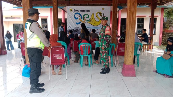 
 Babinsa Gesi Turut Amankan Penyaluran BLTS Kesra 2025