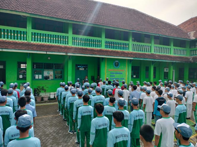 
 Gembleng Generasi Muda, Koramil 14/ Klego Tanamkan Disiplin dan Partriotisme di SMK Ma’arif NU Boyolali