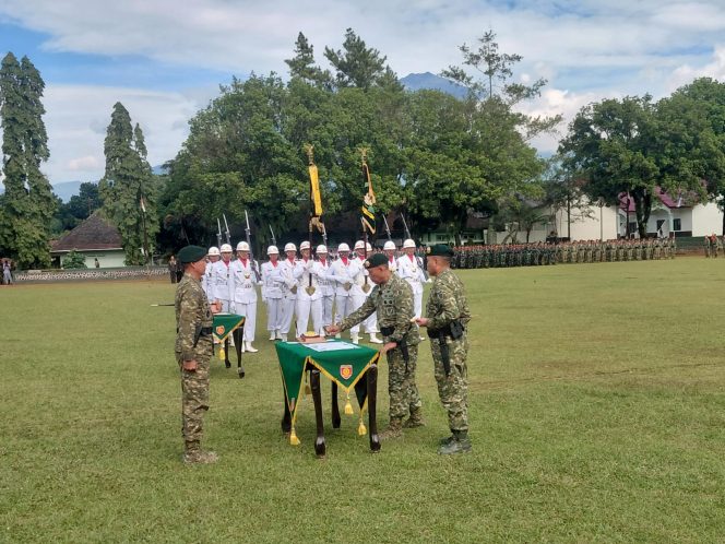 
 Serah Terima Panglima Divisi Infanteri 2/Kostrad, Pangkostrad Tekankan Amanah dan Pengabdian