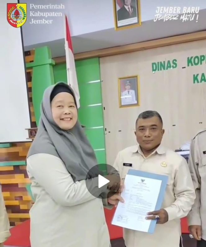 
 Terima Tugas Baru dan SK sebagai Mantri Pasar Rambipuji