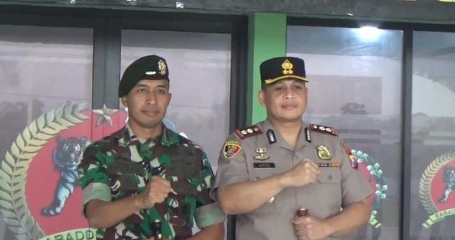 
 Kapolres Bondowoso Disambut Letkol Ugroseno di Markas Yonif 514/SY Kostrad Ngopi Bareng Jalin Sinergitas