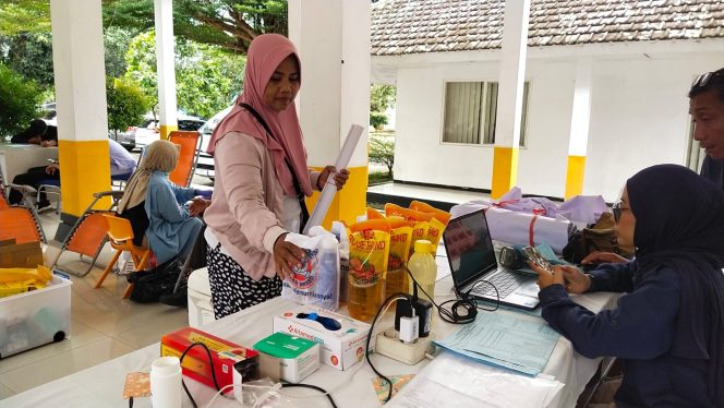 
 Donor Darah, Emak-emak Pulang Bawa Minyak Goreng 900 ml
