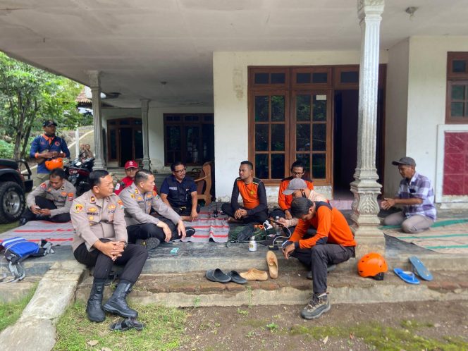 
 Kepedulian AKBP Dr. Aryo Dwi Wibowo Pimpin Langsung Pencarian Korban Tenggelam di Sungai Sampean Baru