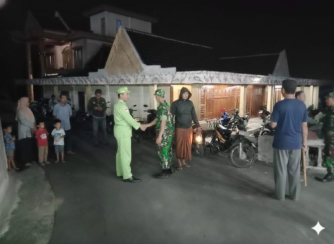 
 Koramil 06 Cepogo Bersama Warga Gelar Ronda Malam, Tingkatkan Kewaspadaan Lingkungan