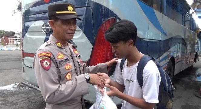 
 Gerak Cepat Polisi Bantu Santri Kabur Asal Jogjakarta Tersesat di Bondowoso