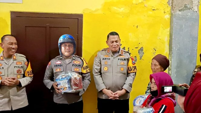 
 Sentuhan Jiwa Kemanusiaan Kapolres Bondowoso Gandeng Mas Bhabin Berbagi Di Panti Jompo