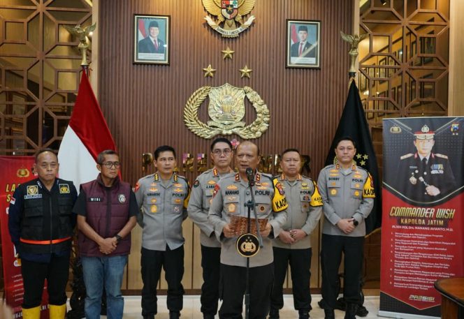 
 Polda Jatim Pastikan Kondisi Terkendali dan Tidak Ada Korban Jiwa Pasca Ledakan di Masjid Jember