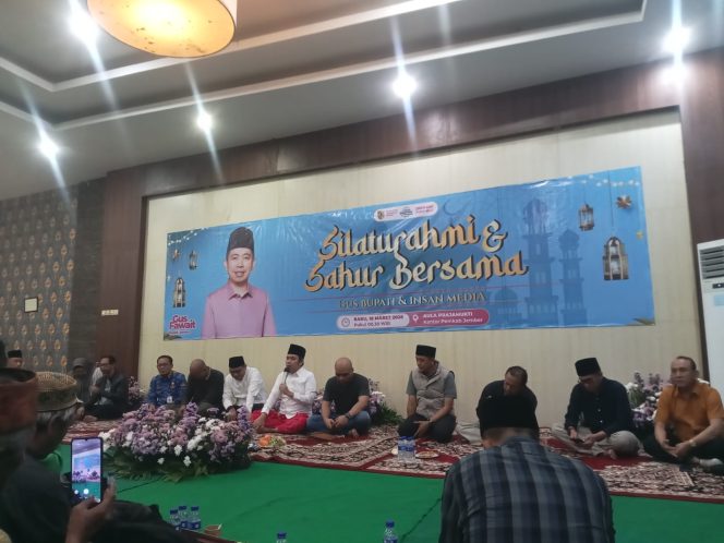 
 Dalam Mempererat Silaturahmi dan Sinergisitas, Gus Bupati Sahur Bareng Bersama Insan Pers