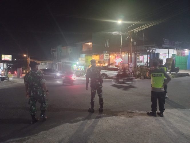 
 Patroli Malam TNI-Polri di Nogosari, Perkuat Keamanan Jelang Idul Fitri