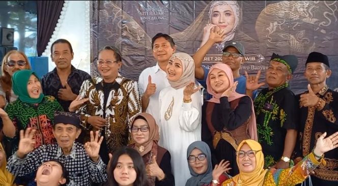
 Kembalinya Nini Carlina Ke Blantika Musik Indonesia Dengan Lagu “Siti Hajar”