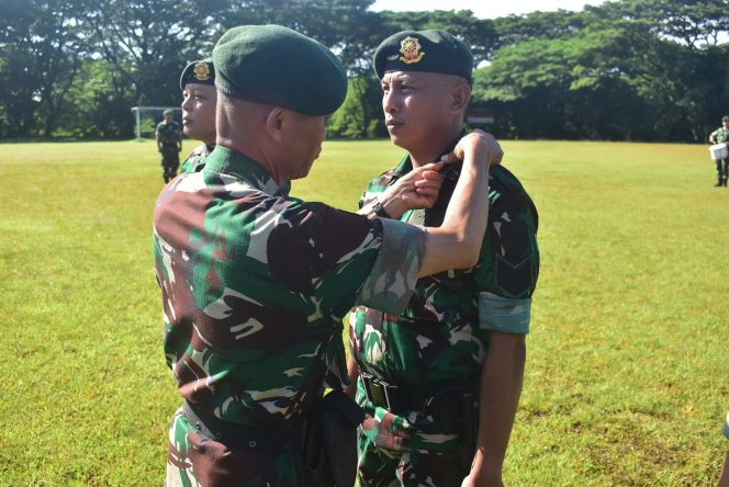 
 Dua Anggota Provost Brigif 9/DY/2 Kostrad Terima Kenaikan Pangkat