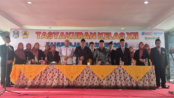 
 SMKN 5 Jember Menggelar Tasyakuran Kelulusan Siswa Kelas XII Tahun Ajaran 2025/2026
