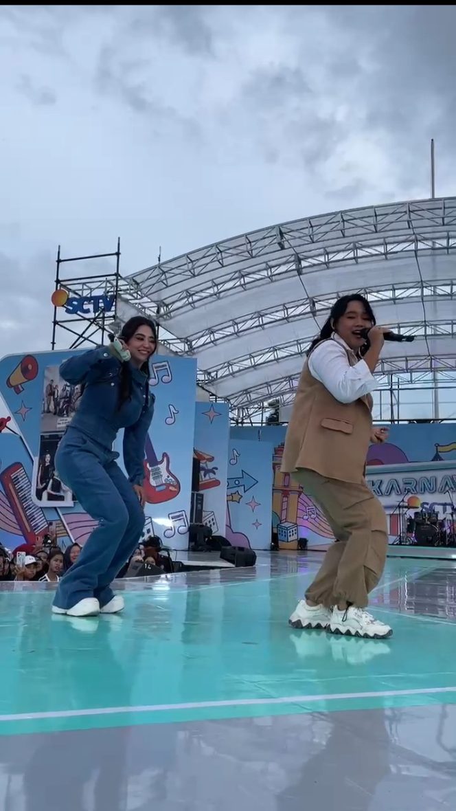 
 Mirabelle Pelajar Jember Yang Duet Bersama Dewi Perssik di Karnaval SCTV