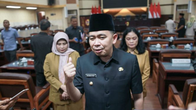 
 Bupati Jember Gus Fawait Serahkan Enam Raperda Strategis ke DPRD