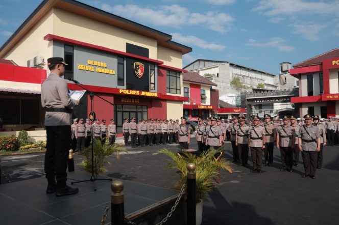 
 Kapolres Jember Pimpin Upacara Sertijab dan Pengukuhan Sejumlah Pejabat Utama Serta Kapolsek Jajaran Polres Jember