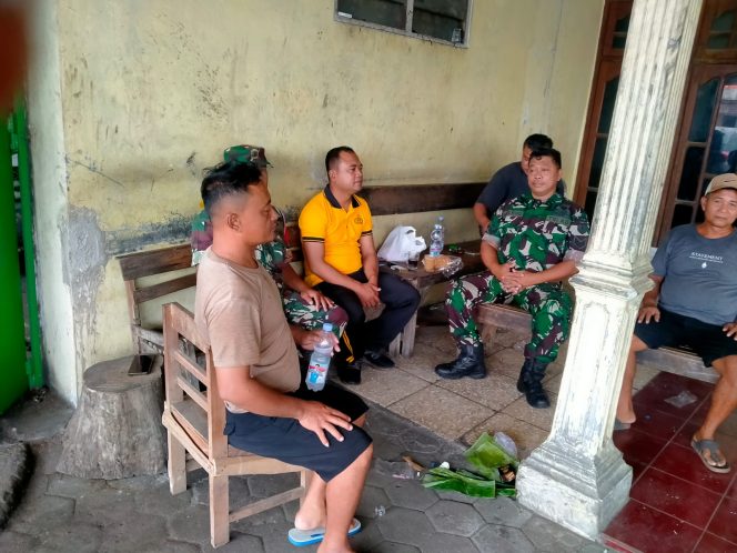 
 Saat Babinsa Membaur dengan Warga, Keakraban Melahirkan Solusi