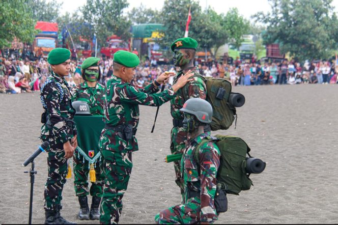 
 Pantai Jangkar Jadi Saksi 1035 Prajurit Infanteri, Ikuti Tradisi Pembaretan