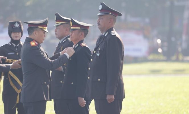 
 Polda Jatim Gelar Upacara Hari Bhayangkara ke-80, Teguhkan Semangat “Polri untuk Masyarakat”