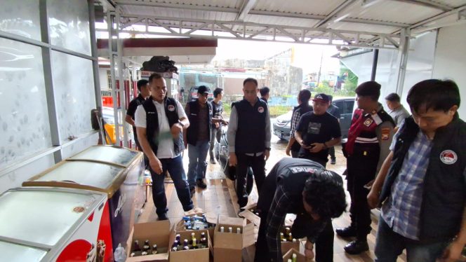 
 CIPTA KONDISI JELANG MALAM PUNCAK HUT KABUPATEN BENGKULU UTARA KE-67, POLRES BENGKULU UTARA AMANKAN 558 BOTOL MIRAS