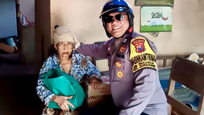 
 Mas Bhabin Blusukan ke Pelosok Sudut Desa, Fakta Soal Bansos Bikin Prihatin