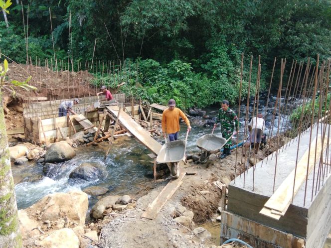 
 Kodim 0423/Bengkulu Utara Bersama Masyarakat Percepat Pembangunan Jembatan Perintis Garuda