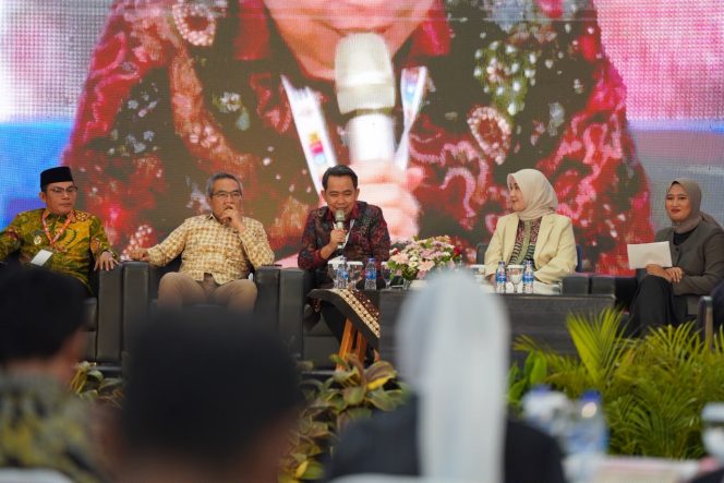 
 Jadi Pembicara di Konferensi Pendidikan Indonesia 2026, Gus Fawait: Pendidikan Harus Solusi Jangka Panjang untuk Pengentasan Kemiskinan