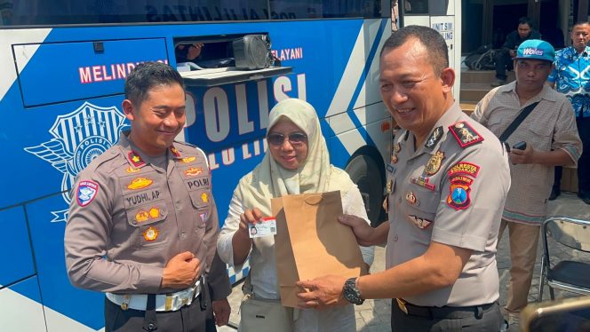 
 Sambut Hari Kemerdekaan RI ke – 81 Polresta Sidoarjo Hadirkan Layanan SIM Keliling 24 Jam Selama 17 Hari Non Stop